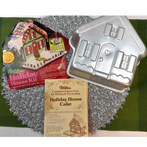 Wilton Holiday House Cake Pan Gingerbread House 1980s Christmas/Valentines Day - Picture 1 of 7